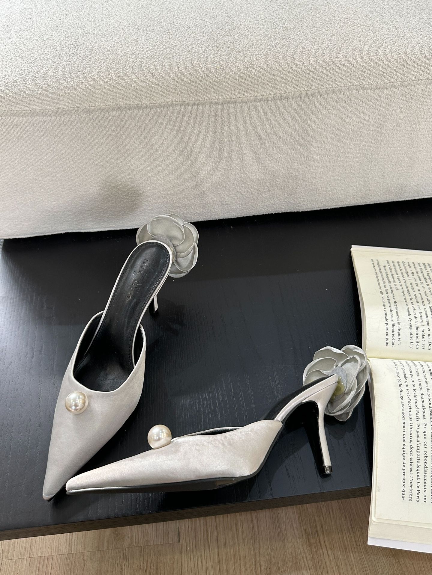 2024 Vår- och höstsäsong Nya små doftande vindtunn klack ihålig vatten diamantspets enkla arbetshöga klackar_voghion.com