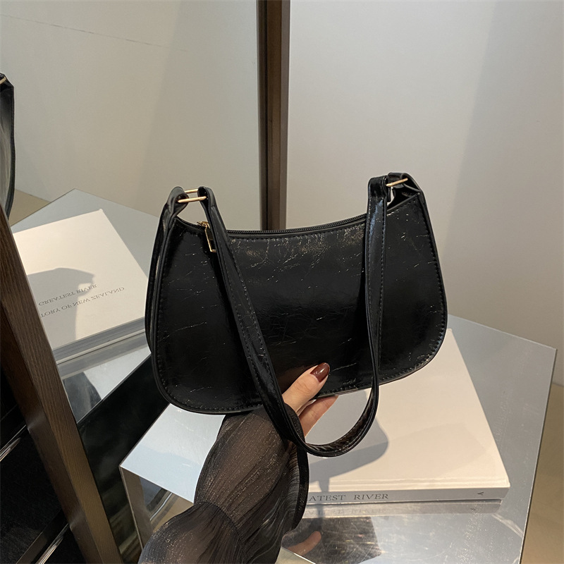 Bolso de sentido de alta gama para mujer 2024 nuevo bolso de palo francés bolso retro portátil para axilas bolso de charol de un solo hombro para niña de estilo occidental