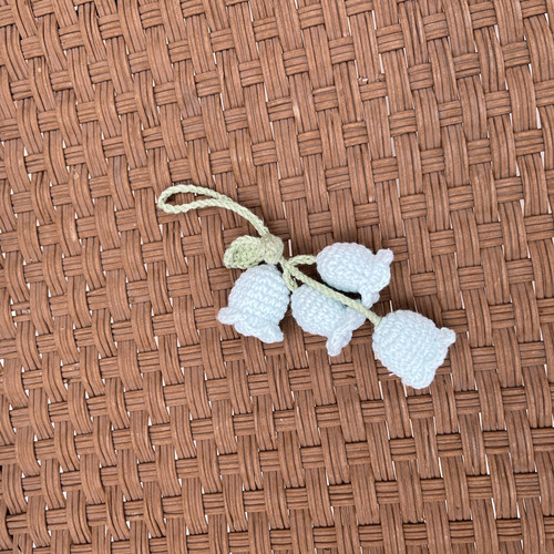 New crocheted doll line pendant, lily of the valley flower multi-color keychain, car bag bag pendant, creative girly gift