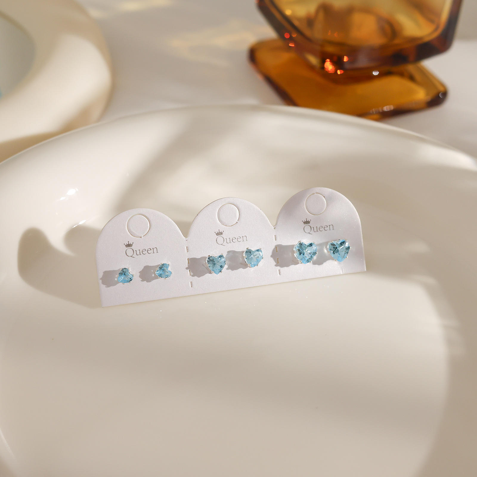 Juego de pendientes de aguja plateados, sencillos y compactos para mujer, pendientes geométricos en forma de corazón, bonitos, dulces y versátiles, venta al por mayor para puestos de mercado