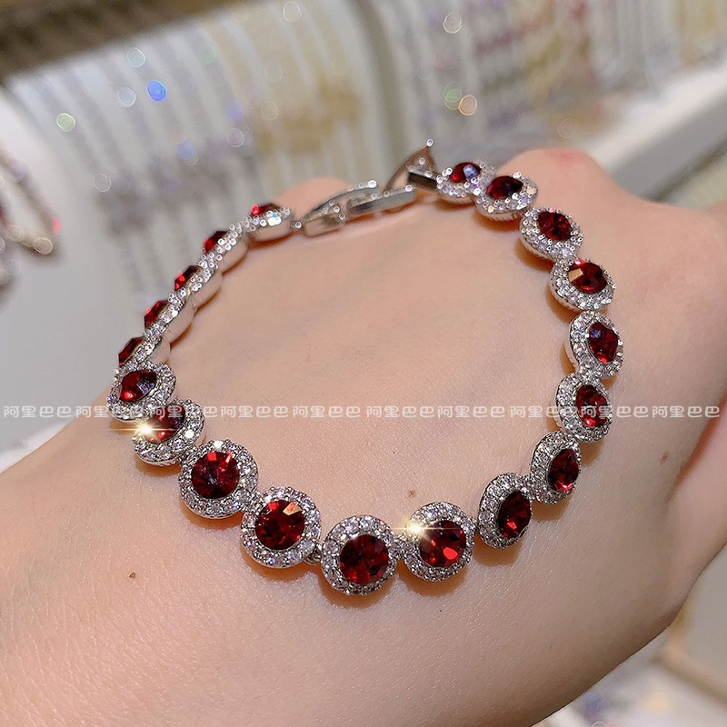 Retro sophisticated fashionable elegant bracelet with zircon