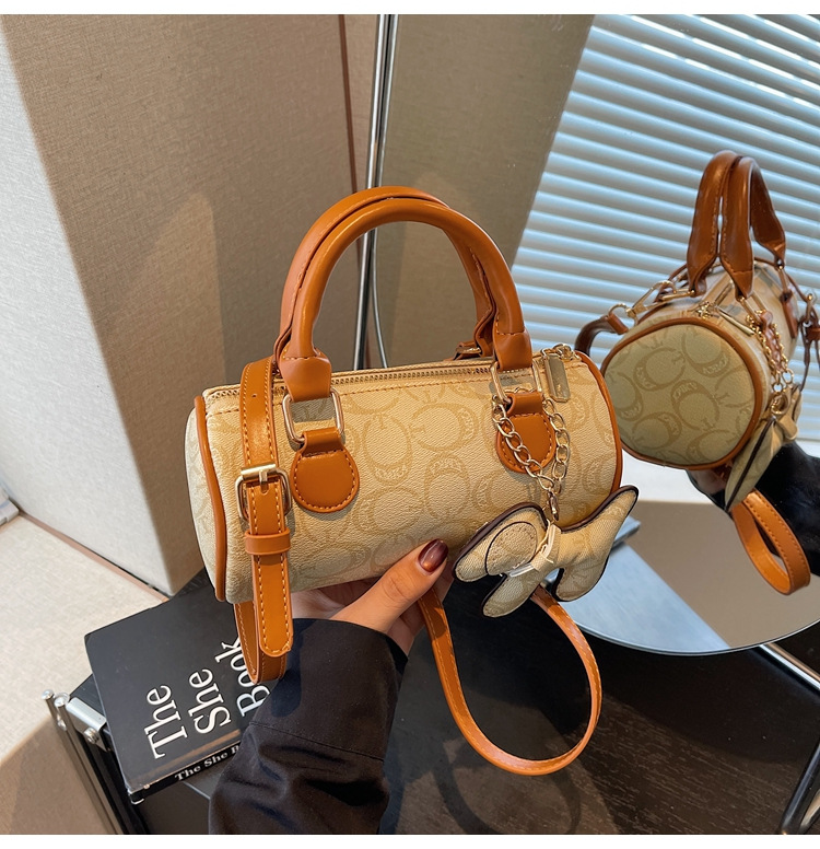 The 2025 summer new small handbag for women, the Boston bag, is casual, versatile, elegant, and has a high level of appearance. It is a trendy hand-held crossbody bag undefined