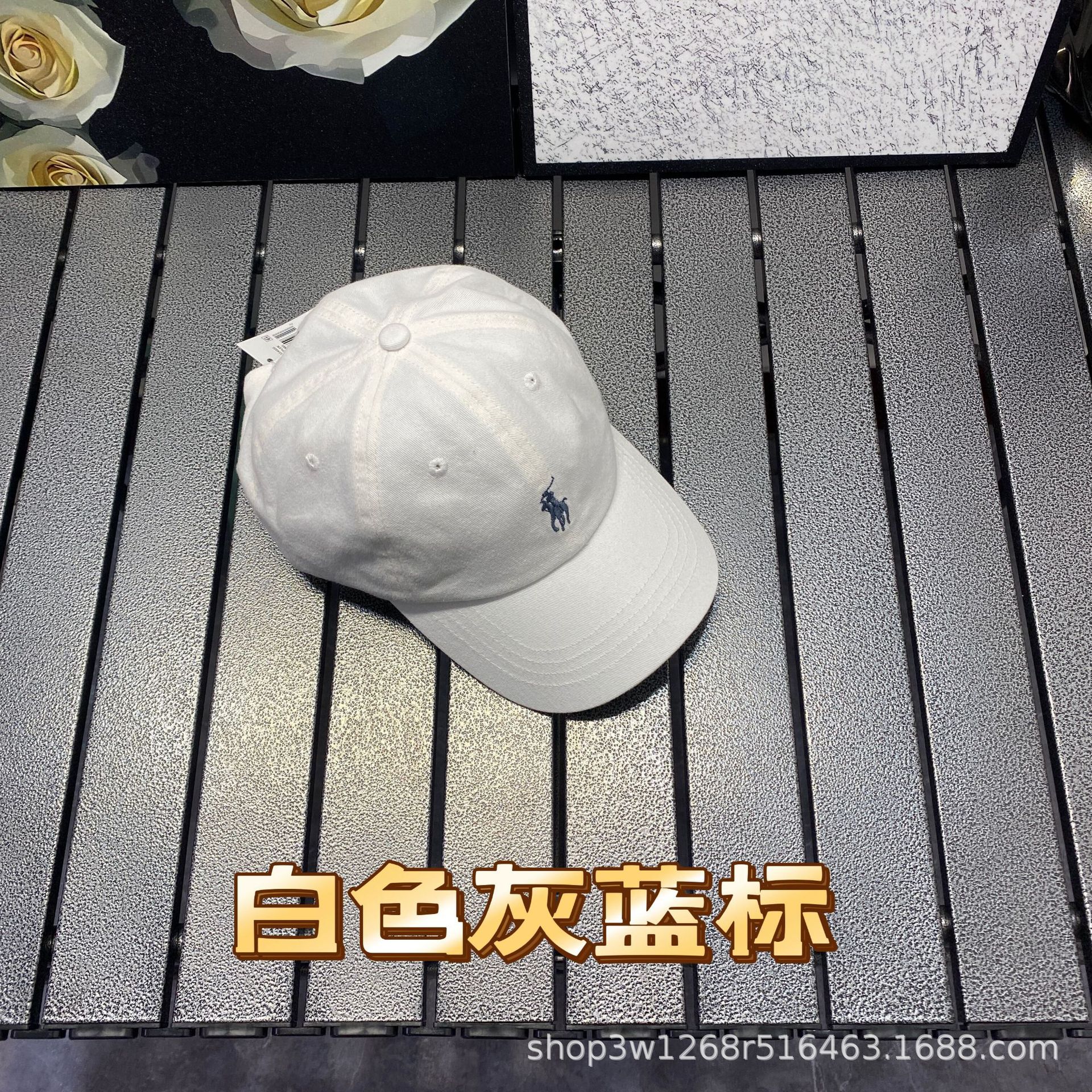 白い灰色の青標