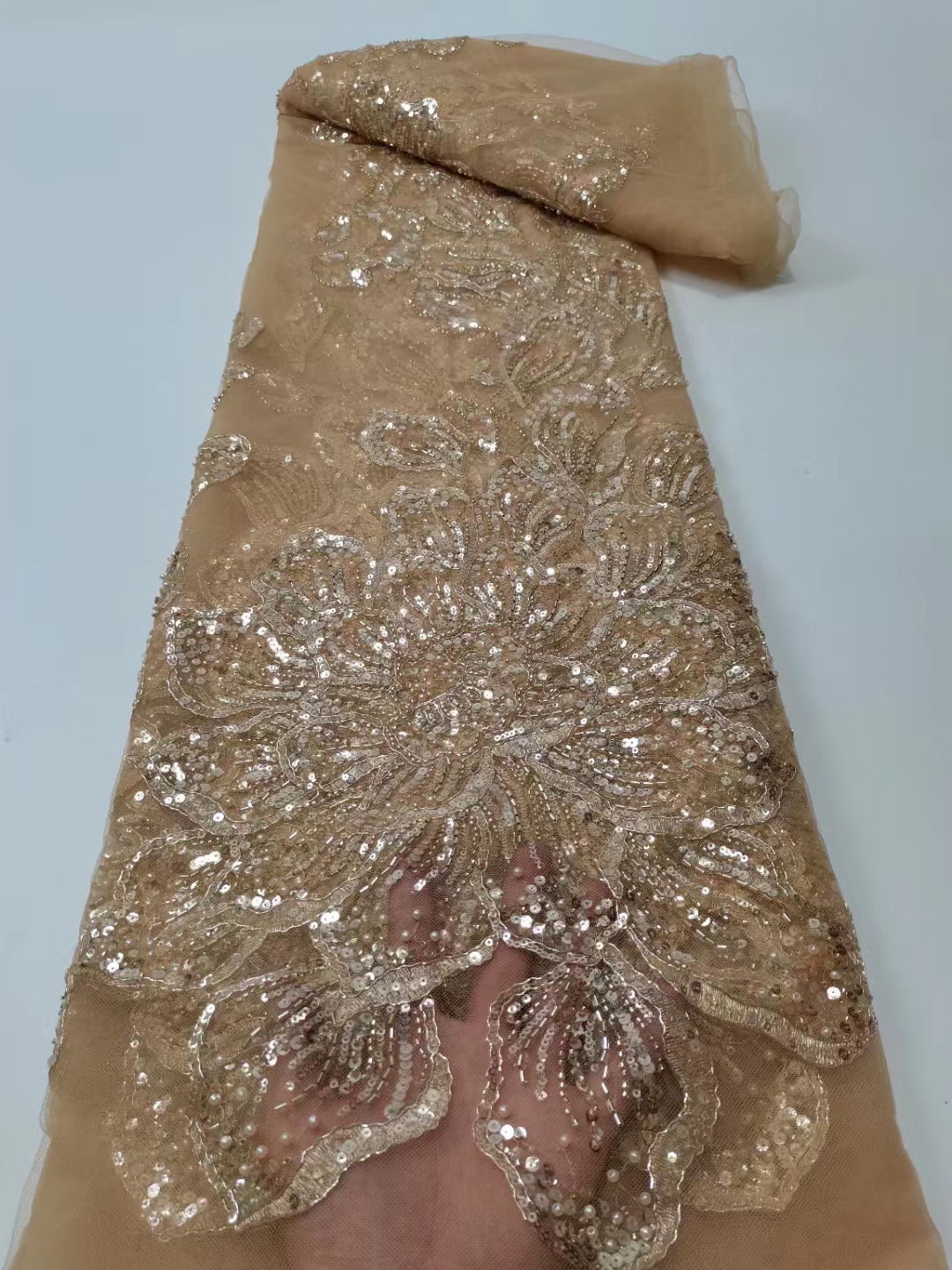 Diseño de moda europea y americana vestido de noche posicionamiento unilateral lentejuelas laminado bordado vestido largo tela de tubo de cuentas JX2423