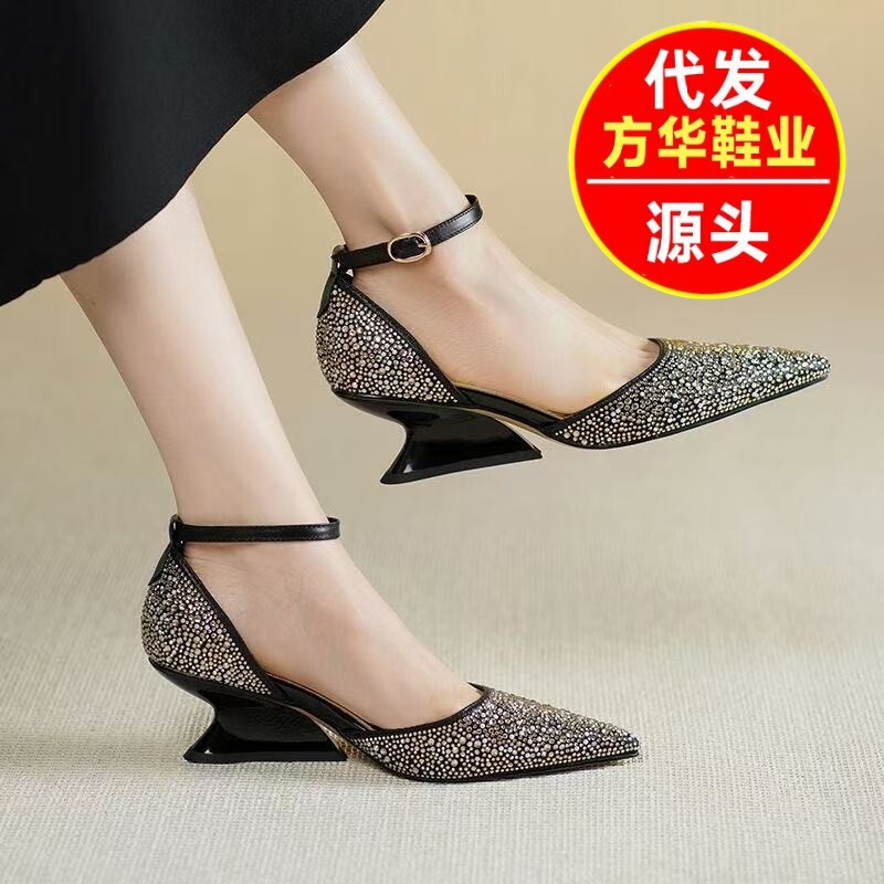 2026 Spring and Autumn New Wedding Bridal Shoes Full of Rhinestones Pointed Toe Platform Chunky Heel High Heels Formal Women's Shoes 2026 Spring and Autumn New Wedding Bridal Shoes Full of Rhinestones Pointed Toe Platform Chunky Heel High Heels Formal Women's Shoes