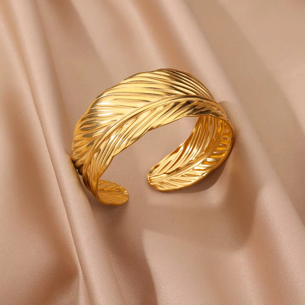 Venta directa de fábrica venta caliente de moda transfronteriza flor de acero inoxidable pulsera abierta flor hueca exagerada hoja joyería