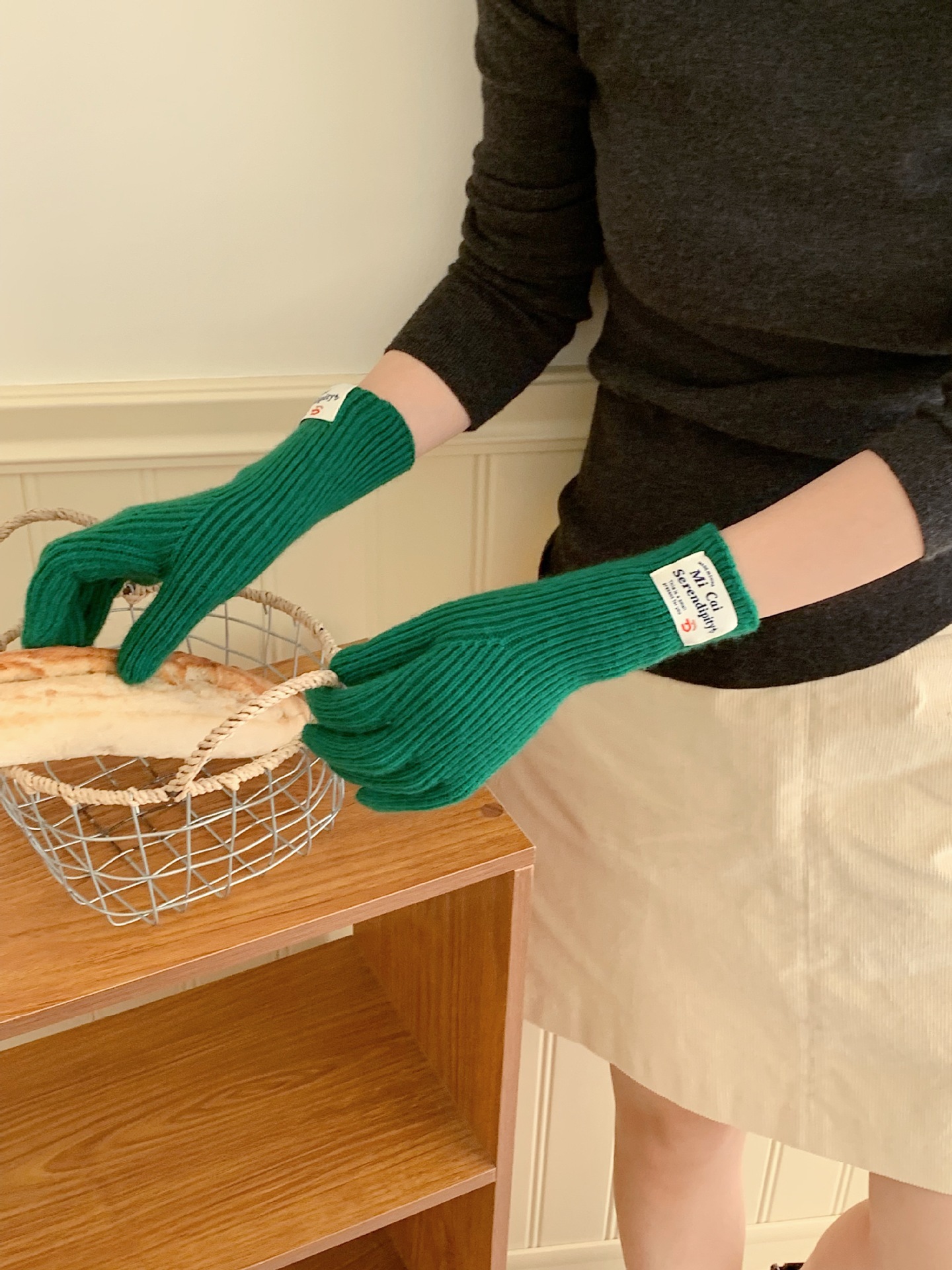 Inswind guantes de tejido de cordilla coreana de cachemira de color sólido de invierno caliente para mujeres arco de pantalla táctil guantes de dedo de moda