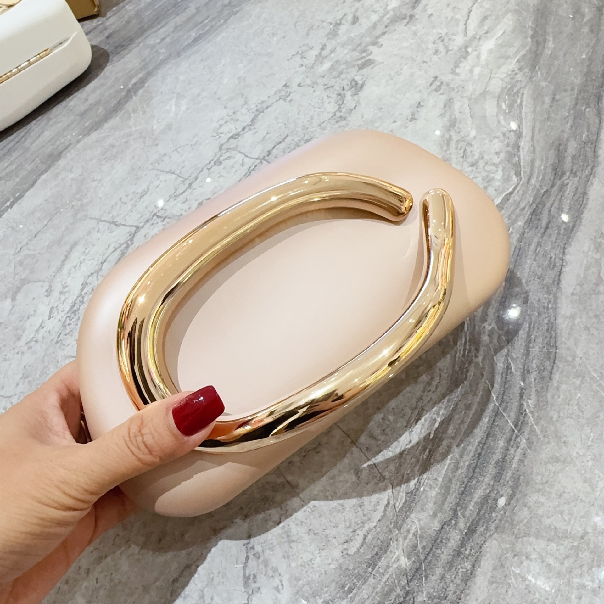 Europa y América tendencia transfronteriza bolsa de cena ligera de lujo bolsa acrílico cadena metal para llevar un solo hombro bolso de mano ropa de noche