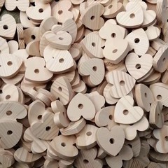 木のインコのかじりのおもちゃのハート型の花型の木のブロックの木の切れの松木の切れは穴の丸い木の切れのDIYの落書きのおもちゃを打ちます。