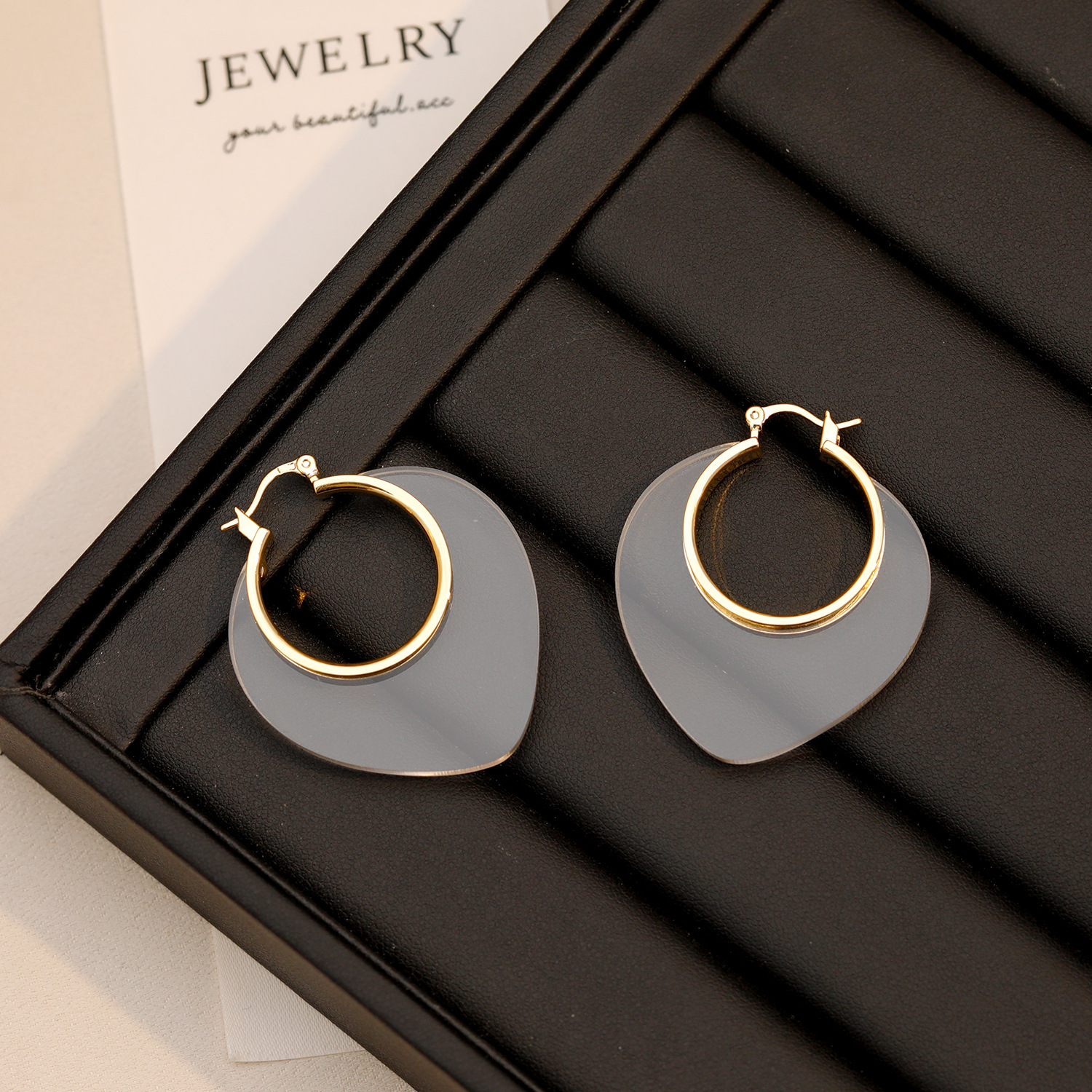 Oversized Sculptural Clear Acrylic Clip-on Earrings With Modern European Design. Hypoallergenic, Tarnish-resistant And Comfortable To Wear. Eye-catchi_voghion.com