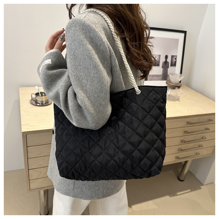 166g Weight Polyester Lining Material Sewing Thread Fashion Element Zipper Closure Type Double Shoulder Straps Strap Type Tote Bag Bags Type Casual, Daily, Shopping Occasion Nylon Material Solid Color, Lingge Pattern Autumn&Winter Season Women's Gender Classic Style Style Square Shape Women's Nylon Solid Color Lingge Classic Style Sewing Thread Square Zipper Tote Bag 16