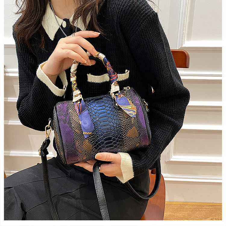 Cross-border Retro Snake Pattern Fashion Pillow Bag 2021 Autumn New Simple Textured Handbag Trendy One-shoulder Women's Bag display picture 17