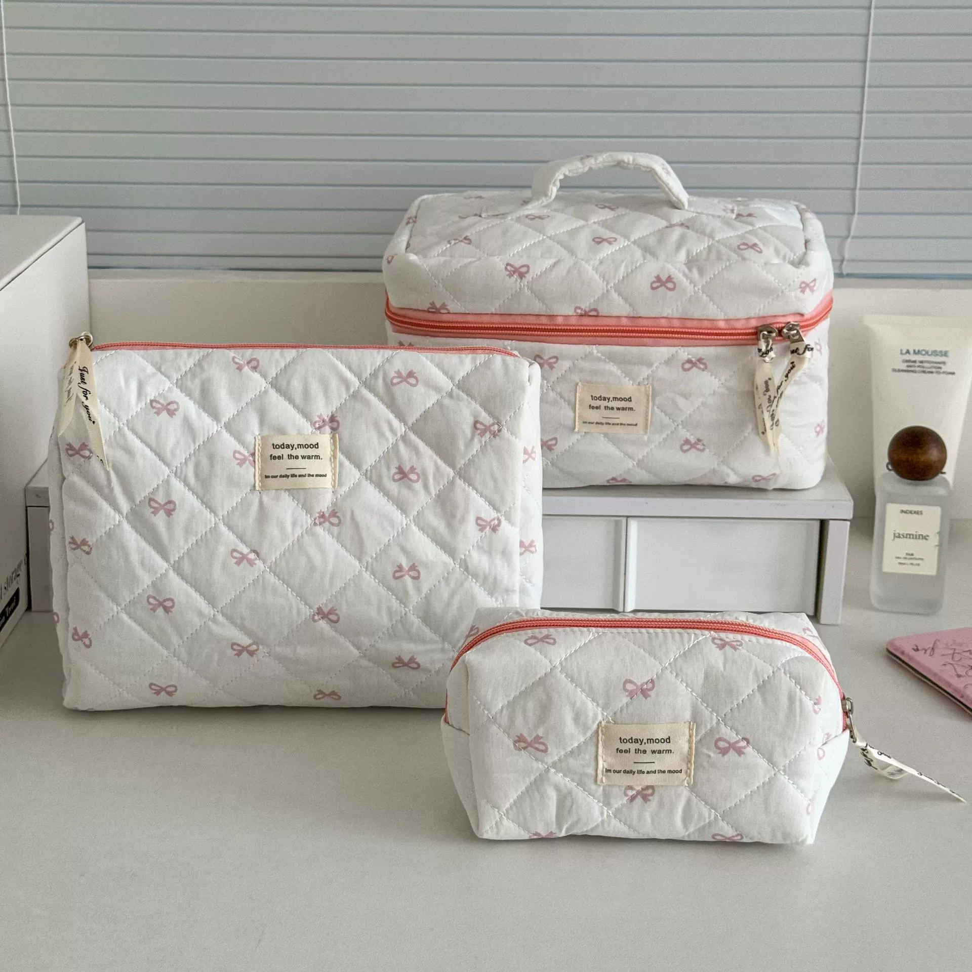 Capacious cosmetic bag with bow, handheld soft organizer bag, flowered
