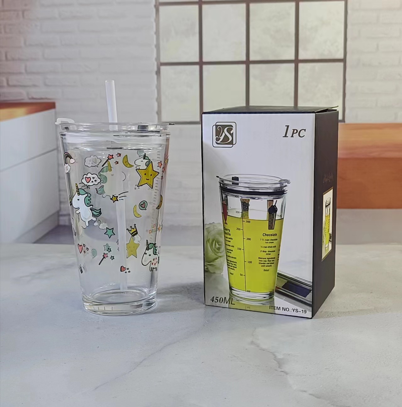 Caja completa al por mayor Doodle taza con escala de dibujos animados vidrio paja taza niños a prueba de fugas taza de regalo promocional taza