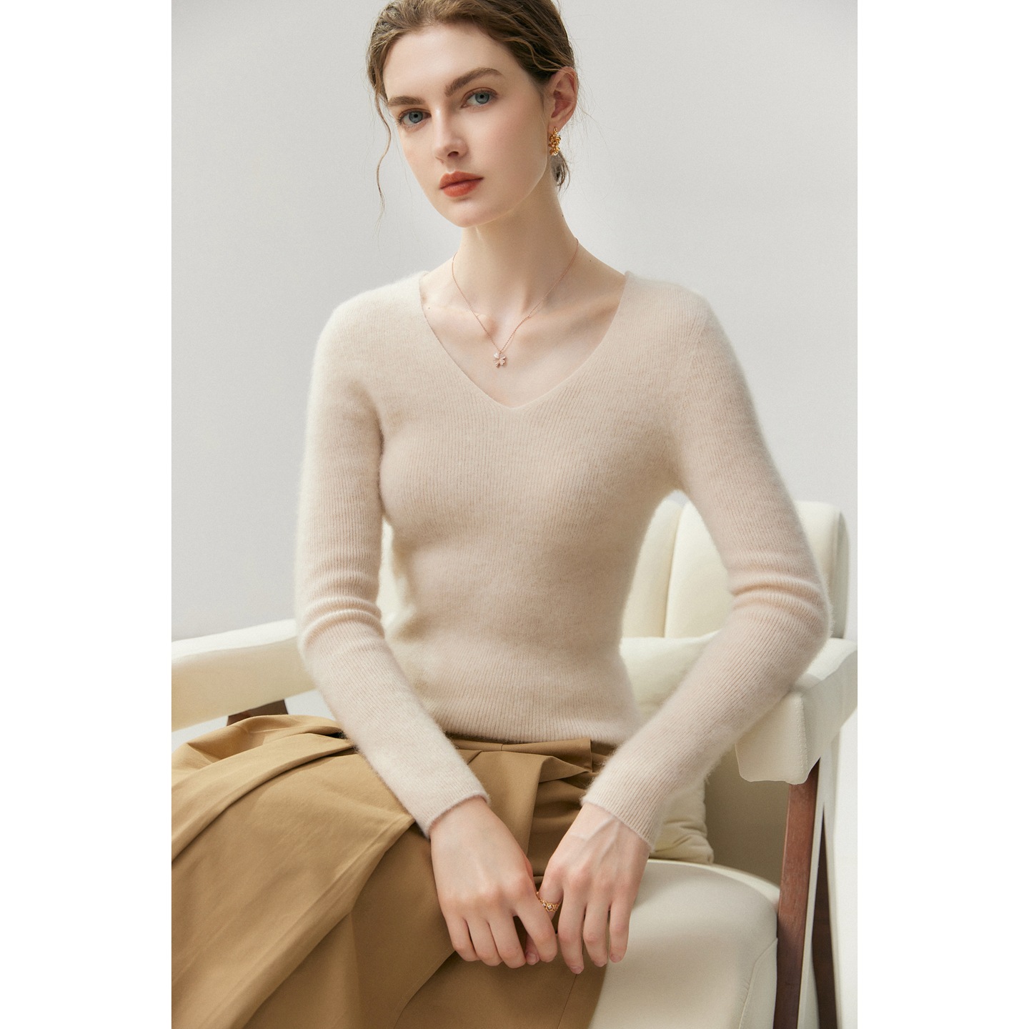New autumn and winter 100% pure cashmere sweater, V-neck, slim fit, elegant and versatile top, suitable as a base layer knitwear
