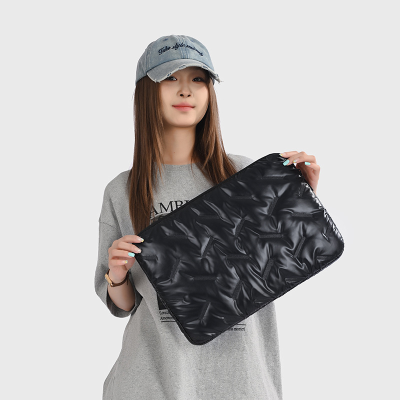 Simple quilted embroidered laptop sleeve, lightweight, shockproof, portable business tablet protective storage bag