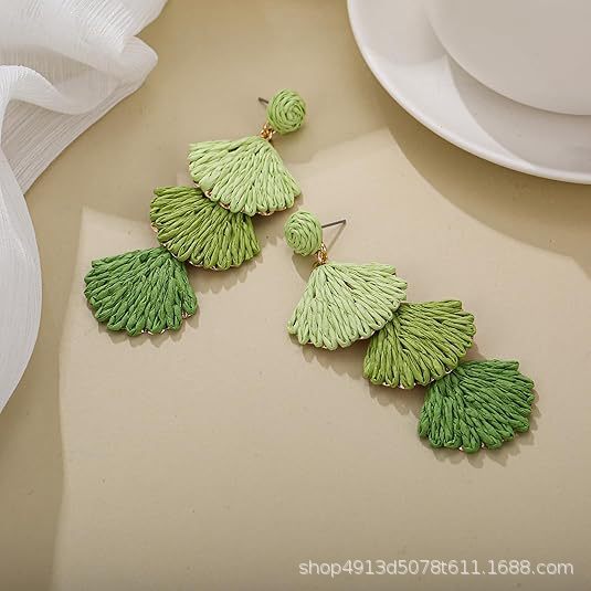 어둡고 밝은 녹색