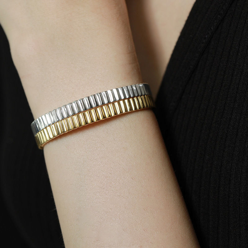 Korean Style S925 Sterling Silver Bracelet, Ins Niche Design, Plain Shiny Silver Gear Bracelet, Unique, Simple, Fashionable, and Elegant Korean Style S925 Sterling Silver Bracelet, Ins Niche Design, Plain Shiny Silver Gear Bracelet, Unique, Simple, Fashionable, and Elegant