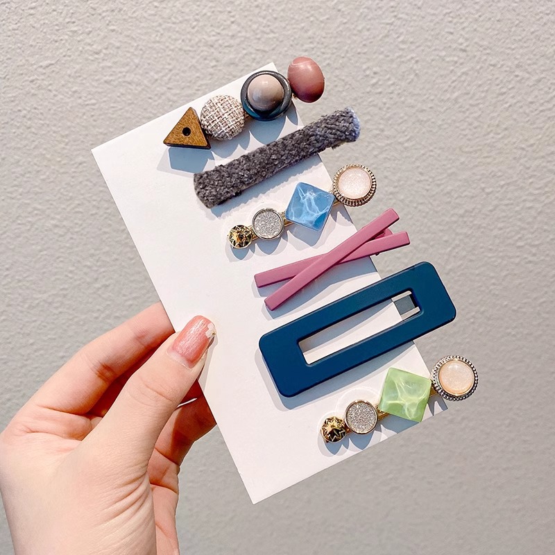 2024 Nueva horquilla de felpa de las mujeres Japonés lindo lado Celebridad de Internet clip lateral horquilla peludo pequeño clip tocado accesorios para el cabello