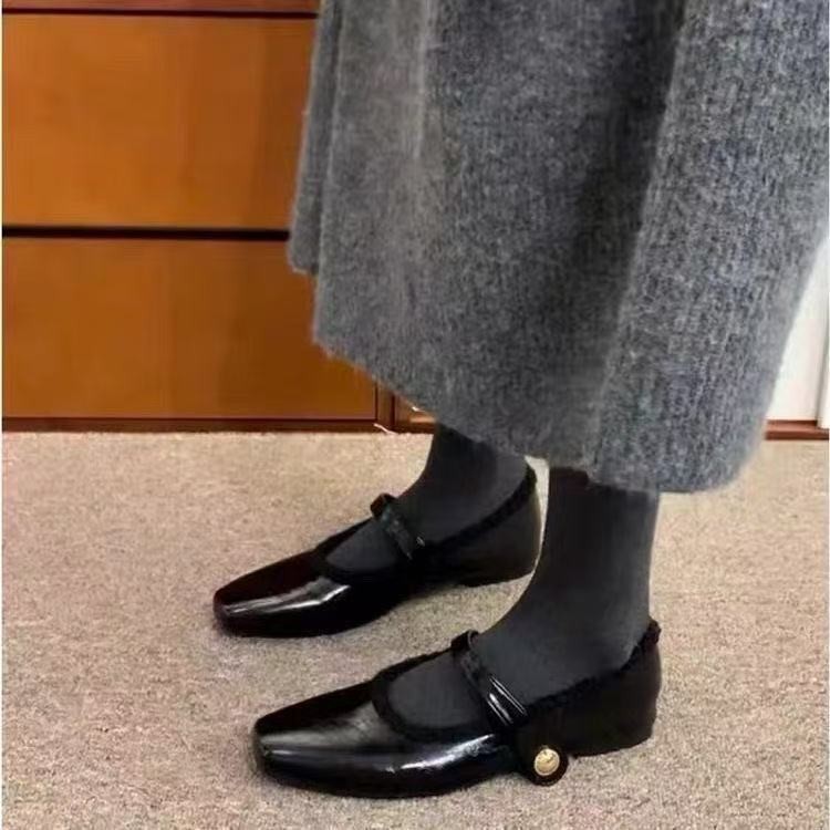 2026 primavera y otoño nuevos zapatos franceses de una sola mujer aumentan la altura interior retrógrada de cabeza cuadrada superficial Marizhen zapatos de cuero de viaje casual