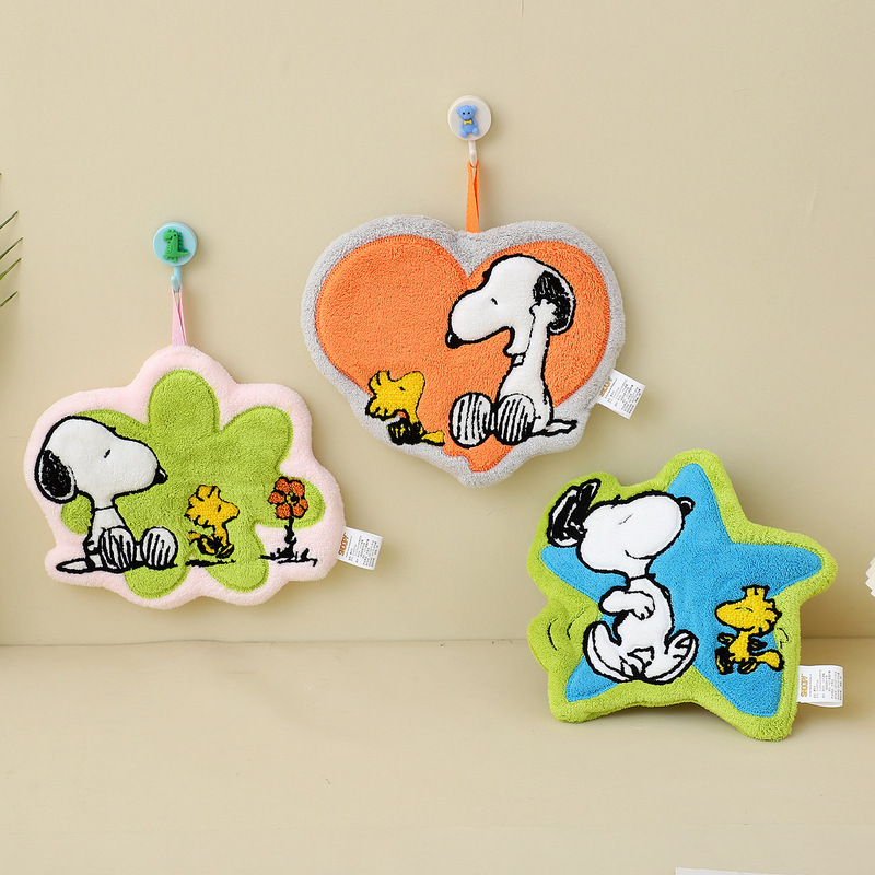 Snoopy Coral Fleece Hanging Cartoon Hand Towel for Bathroom, Absorbent and Lint-Free, Couple's Household Handkerchief, One Piece