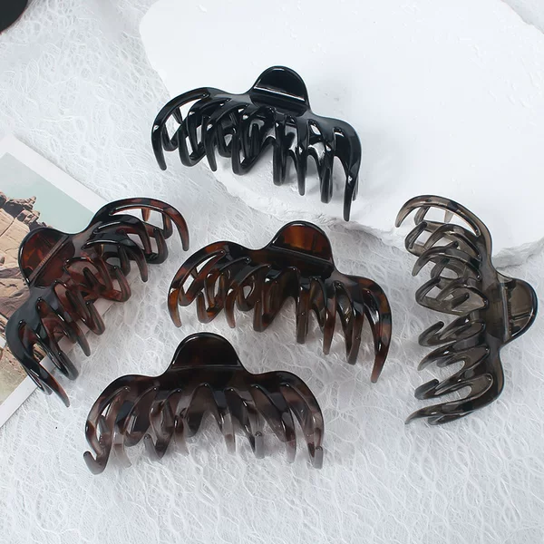 High-End Retro Large Claw Clip for Women, New Leopard Print Shark Clip, Versatile Hair Accessory, Direct from the Manufacturer