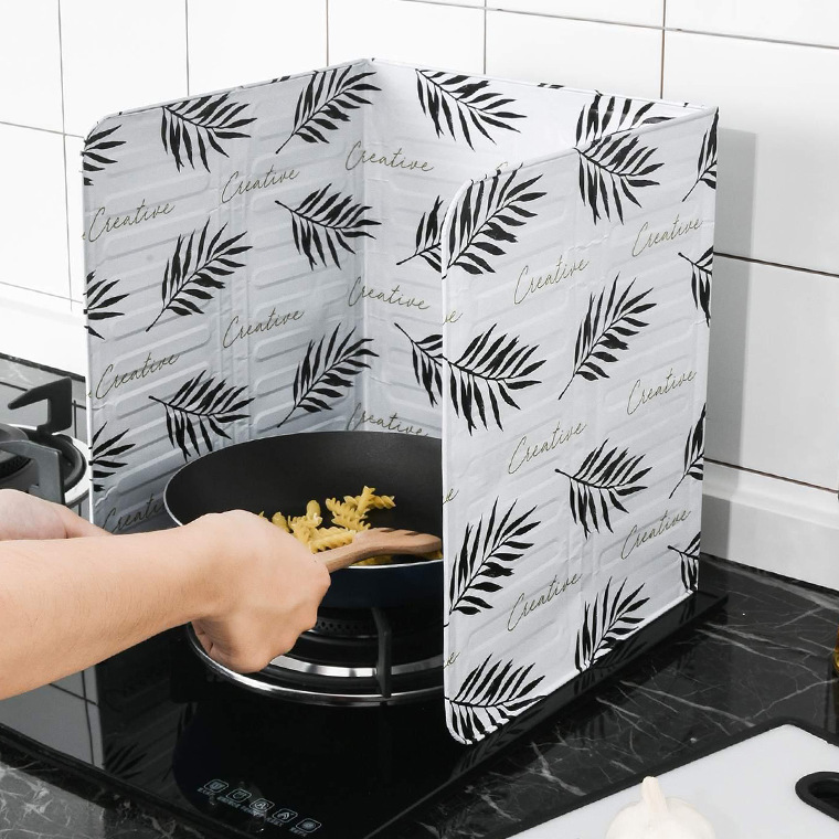 Thickened gas stove oil splash guard, aluminum foil oil barrier for cooking, Nordic style oil fume shield, waterproof splash guard for gas stove