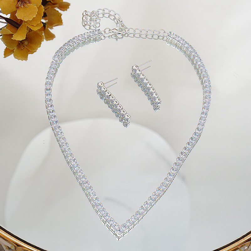 42g Weight Artificial Rhinestones Inlay Material Jewelry Set Classification Earrings + Necklace Quantity Holiday, Banquet Occasion Copper Material Geometric Pattern Women's Gender Plating Design Simple Style Style Copper Plating Geometric Artificial Rhinestones Jewelry Set 4