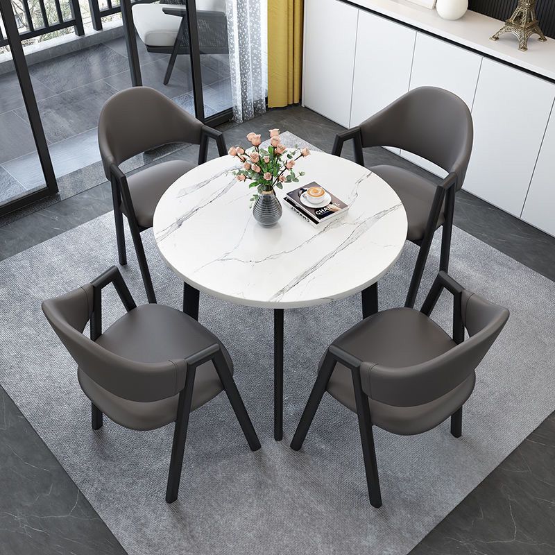 모조 흰색 대리석 테이블 상판 + 검정색과 회색 천 의자
