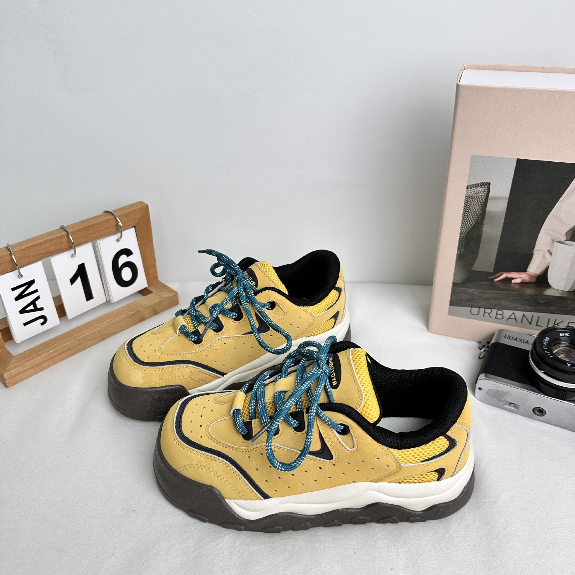Zapatillas de tabla bajas de suela gruesa de onda lejana para estudiantes de la escuela 2025 tendencia de primavera deportes casuales zapatos de mujer zapatos de lona coreanos en nombre del cabello