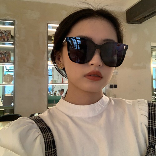 European and American fashionable D letter sunglasses for driving, black frame face-showing small glasses, sunglasses for women, one-piece drop shipping