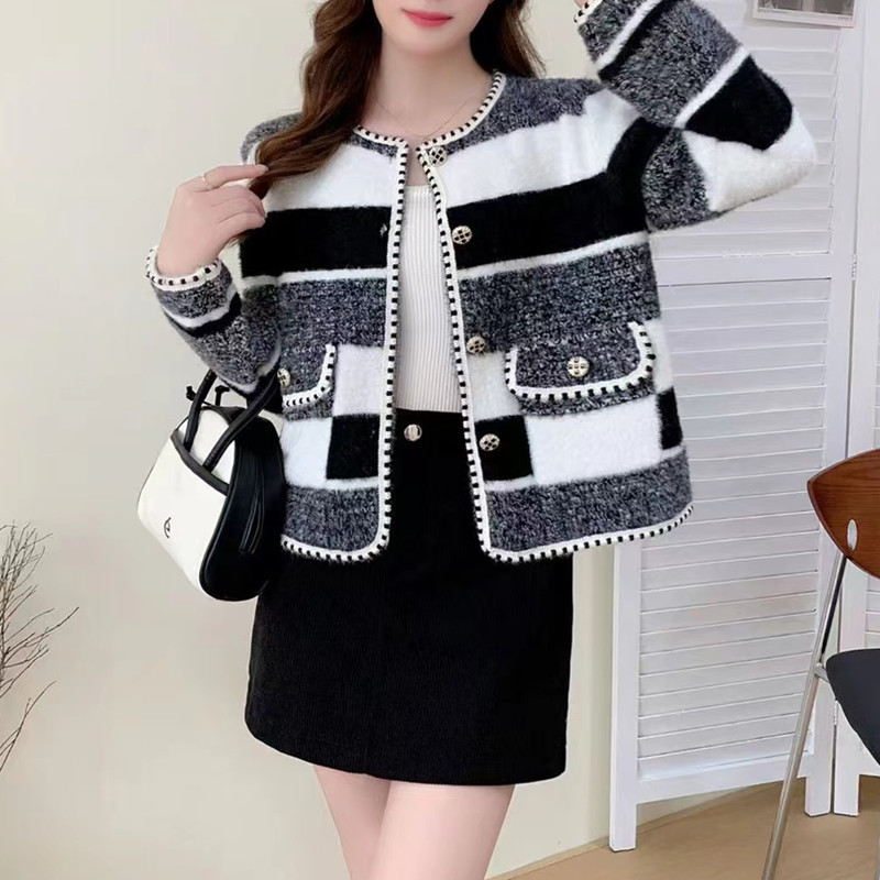 High-End Foreign Trade Design Casual Versatile Fashion Loose-Fitting Chanel-Style Single-Breasted Multi-Button Black and White Striped Knit Cardigan