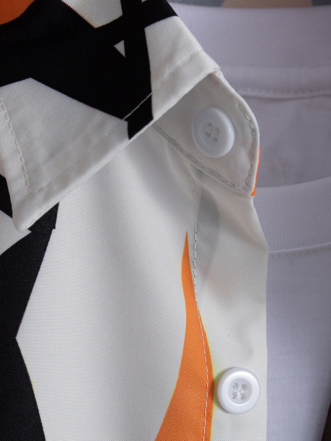 2024 Miesten muoti vapaa-ajan etninen tyyli digitaalinen painettu lyhythihainen paita ei-asentoinen_voghion.com