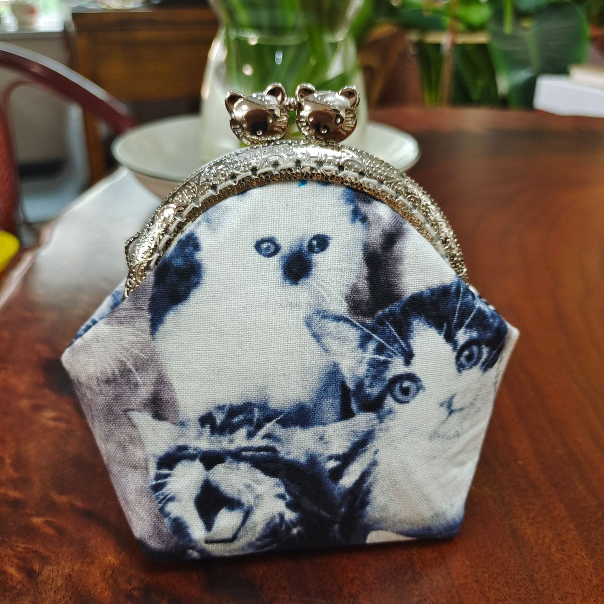 Bolsa de material de bordado bricolaje hecho a mano 8,5 boca Bolsa de Oro patchwork bolsa antigua bolsa transfronteriza inglés gato bolsa de almacenamiento