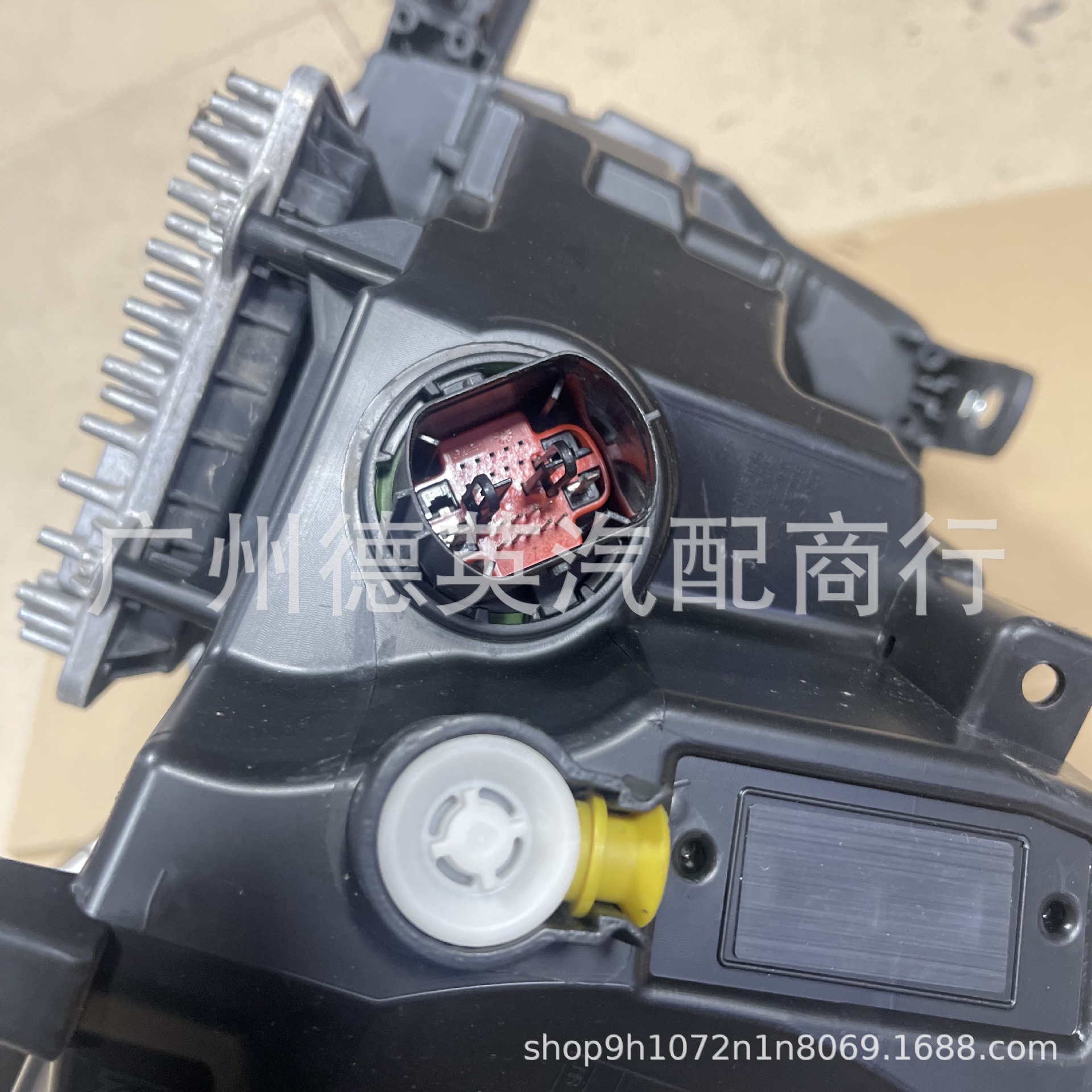 Suitable for Land Rover Range Rover Executive L405 2018-2022, Left and Right Front Headlights, Two Eyes, Chinese Standard Version
