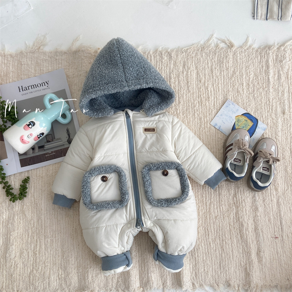 2024 nuevo invierno bebé coreano bolsillo de costura estilo occidental bebé grueso cálido cómodo abrigo de algodón de una pieza suave