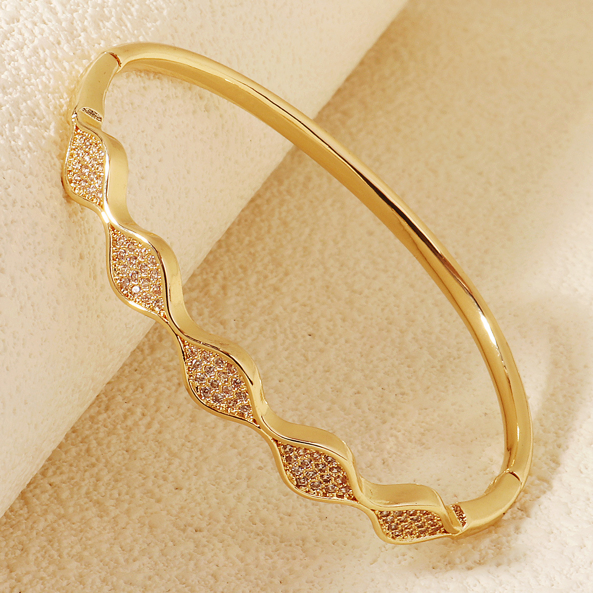 20g Weight 0.03µm-0.05µm Gold Plating Thickness Electroplating Gold Plating Process 18K Real Gold Plated Plating Material Rhinestones, Zircon Inlay Material Bangle Classification 1 Piece Quantity Holiday, Travel, Daily Occasion Copper Material Love, Round, Square Pattern Women's Gender French Style, Modern Style, Classic Style Style Inlay Craft French Style Modern Style Classic Style Love Round Square Rhinestones Zircon Alloy Copper Wholesale Bangle 14