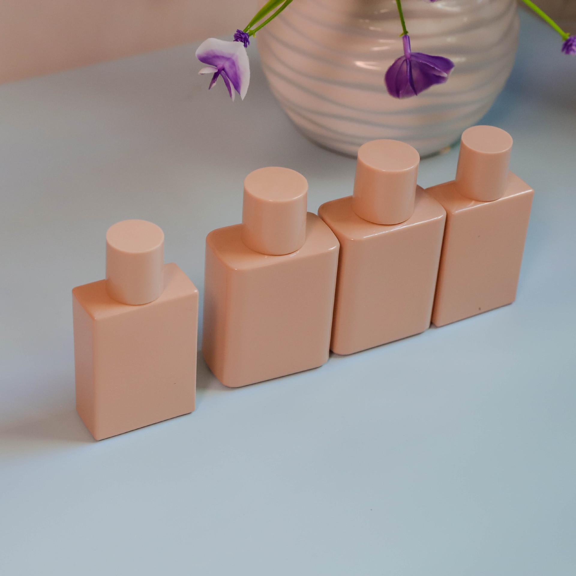 现货供应30ML50ML时尚粉高级香水瓶便携式香水分装瓶化妆品喷雾瓶