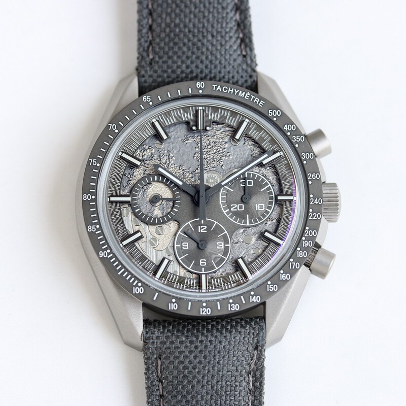 Super Multifunctional Chronograph Moon Landing Fully Automatic Mechanical Watch with Rubber Strap Multifunctional Chronograph Mechanical Watch for Men Super Multifunctional Chronograph Moon Landing Fully Automatic Mechanical Watch with Rubber Strap Multifunctional Chronograph Mechanical Watch for Men