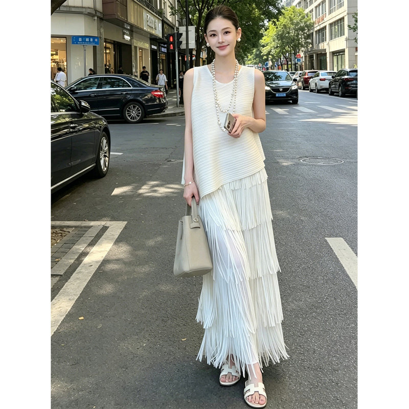Miyake Pleated Fashion Pure White Sleeveless Tassel Two-Piece Set for Women, Summer Slimming Elegant Outfit, Vacation Style Miyake Pleated Fashion Pure White Sleeveless Tassel Two-Piece Set for Women, Summer Slimming Elegant Outfit, Vacation Style