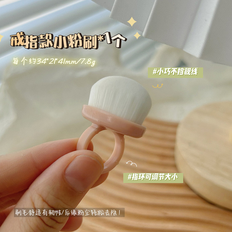 厳選した指輪のネイルアートの前置処理後の縁の粉塵のブラシの指のボタン式の細い柔らかい毛のブラシの爪は灰を掃きます。|undefined