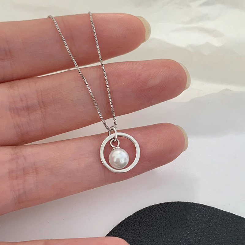 Elegant necklace from pearl