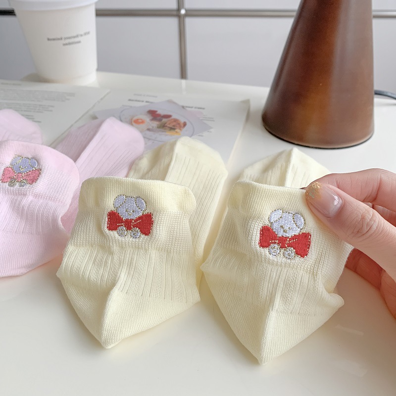 Calcetines de mujer de algodón primavera-verano con osito bordado, estilo kawaii, cómodos y transpirables.