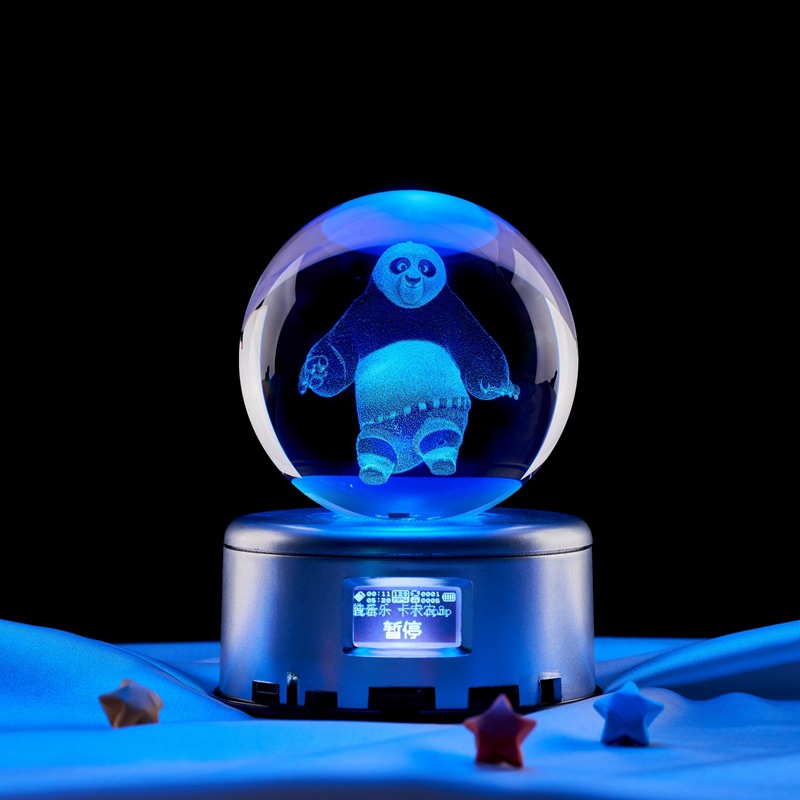 Kung Fu Panda dibujos animados bola de cristal de color 3D escultura interior luminosa cristal adornos base de madera adornos luminosos