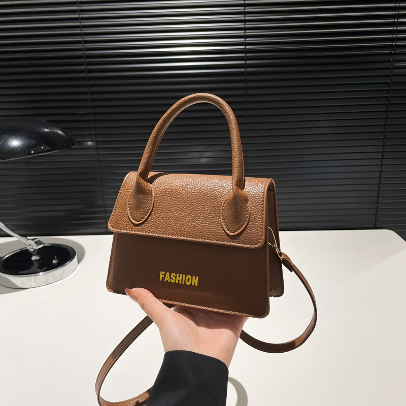 Europa y los Estados Unidos letras de moda bolsos de mano 2024 nuevo lichi estilo retro bolsos de hombro texturizados bolsos de mujer