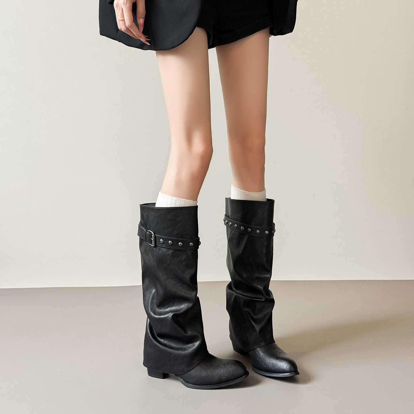 Universal black high boots pointed-toe