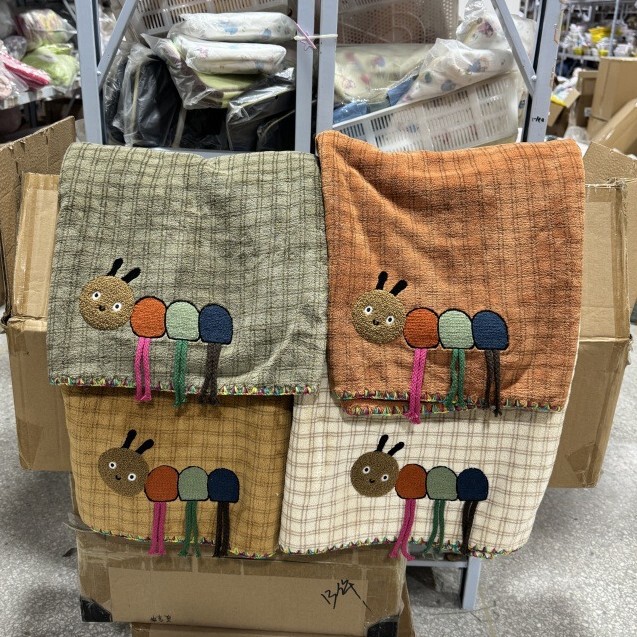 Retro Ant Bath Towel with High Appearance, Water-Absorbent and Quick-Drying Household Bath Towel with Stereo Pattern Than Pure Cotton Water-Absorbent Bath Towel