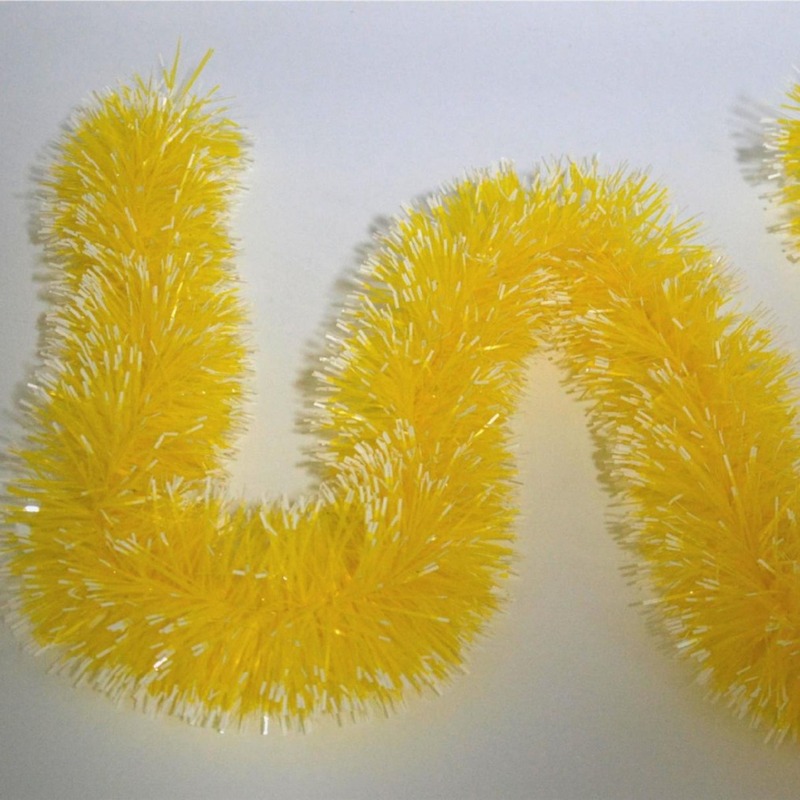 新しい2メートルの雪の毛の条は花のリボンの祝日のシーンを引っ張ります。|undefined