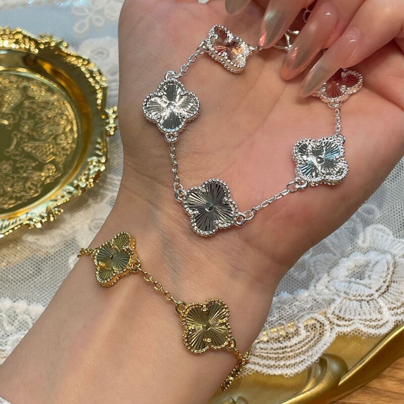 Lucky Four-Petal Flower Bracelet, Light Luxury, High-End Feel, Elegant, Gift for Girlfriend's Birthday, Valentine's Day Jewelry, Wholesale Jewelry Lucky Four-Petal Flower Bracelet, Light Luxury, High-End Feel, Elegant, Gift for Girlfriend's Birthday, Valentine's Day Jewelry, Wholesale Jewelry