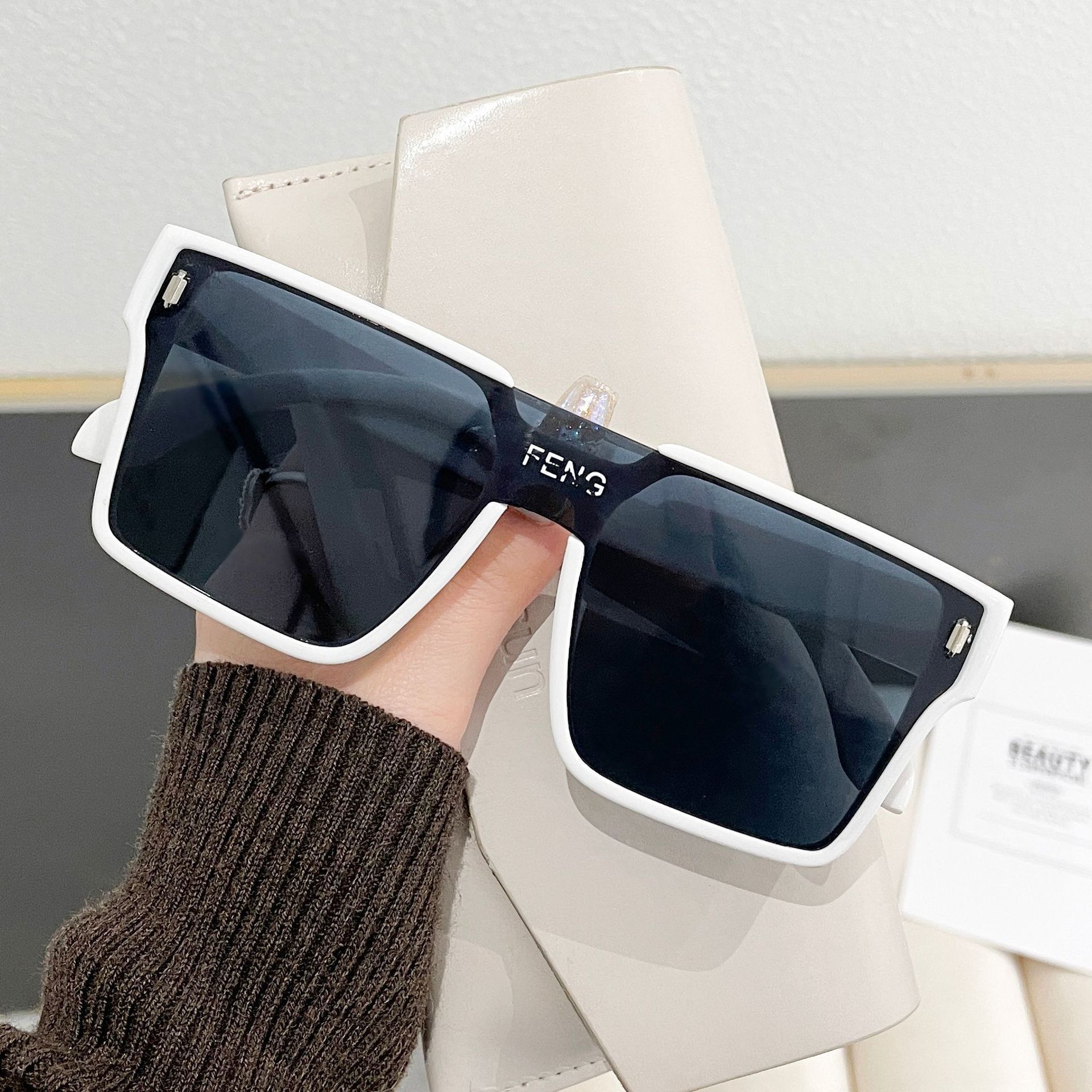 Trendy Women's Sunglasses Retro Large Frame Uv Protection Shades_voghion.com